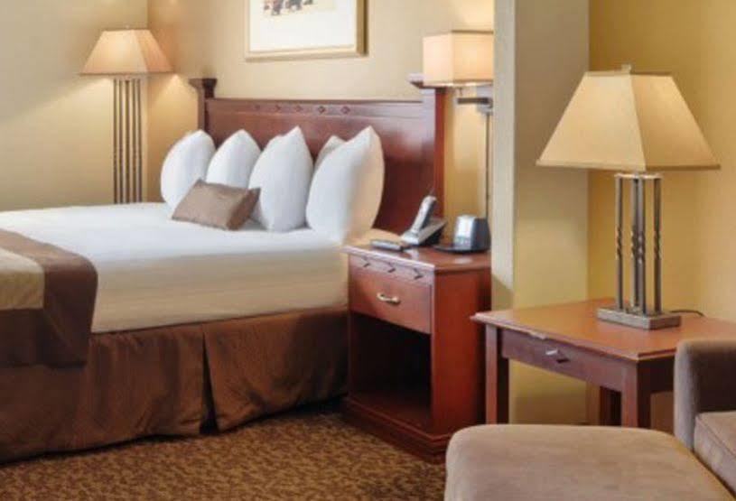 Hotel Wingate By Wyndham - Edmonton West Esterno foto